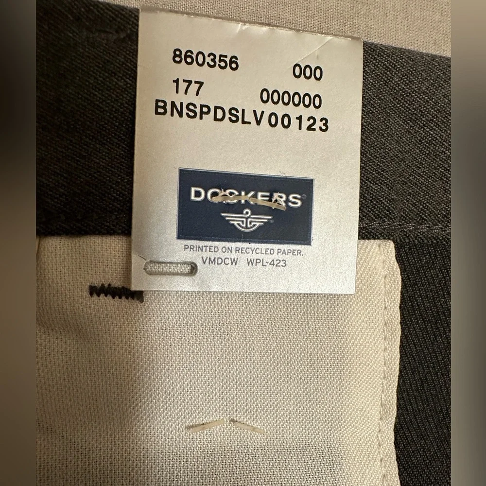 Dockers Dress Pants Relaxed Fit Gray Pleated Front Cuffed Hem NWT Size 36 X30